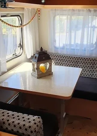 Insolite: La P'tite Maison A Roulettes Kemping